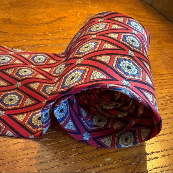 Valentino Cravatte Silk Tie Red & Blue Geometric Pattern- Made In Italy-Vintage - Picture 2 of 11